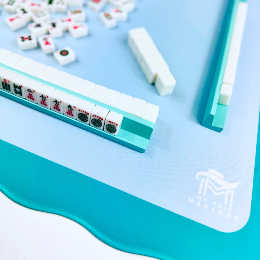 Color Wave scalloped travel mahjong mat with tiles and racks — 21 x 21 travel size